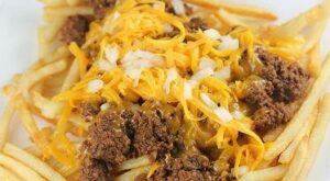Cincinnati Comfort Delight: Savory Chili Cheese Fries from Ohio | Zulie Journey | NewsBreak Original