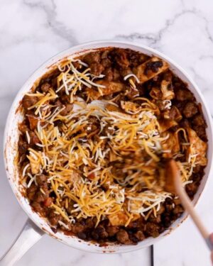 Easy Beef Burrito Skillet | With just a pound of ground beef and a few pantry staples, you can pull together a satisfying burrito skillet dinner in just thirty minutes.

Get the… | By Betty Crocker – Facebook