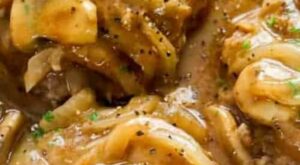 Salisbury Steak is one of our favorite comfort foods! Tender beef patties smothered in a rich onion and mushroom g… | Meat recipes, Salisbury steak, Cooking recipes