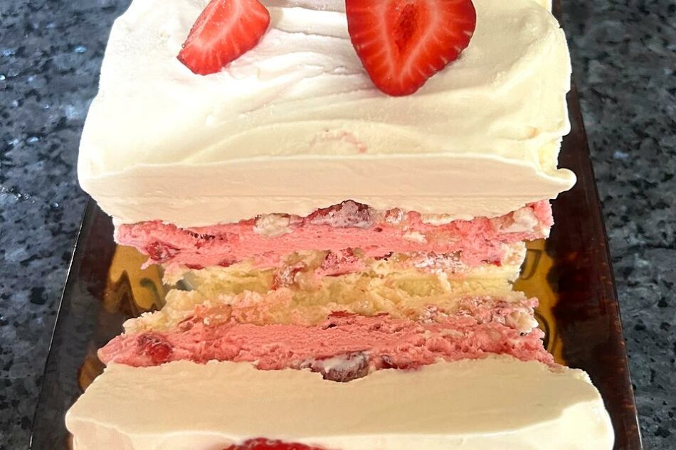 5-Ingredient Strawberry Vanilla Crunch Ice Cream Cake Recipe (Wow!) | Desserts | 30Seconds Food