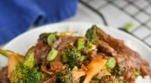 This easy Beef and Broccoli recipe is made on the stovetop and is done in under 25 minutes. Your family will love t… in 2023 | Broccoli beef, Broccoli recipes, Beef recipes