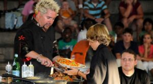 No, Guy Fieri Did Not Cancel Garth Brooks’ Reservation at His Restaurant