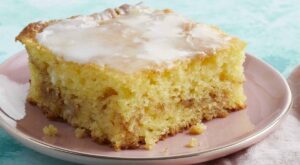 This 5-Star Honey Bun Cake Recipe Is Trending—and It Starts With a Box Mix