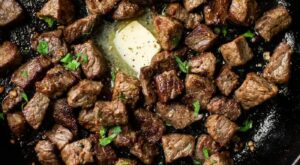 Easy Steak Bites made with GARLIC BUTTER that are Paleo-friendly, super flavorful and ready in just 10 minu… | Steak bites, Steak dinner recipes, Steak bites recipe