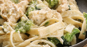 Easy Chicken Alfredo Fettuccine with Broccoli Recipe