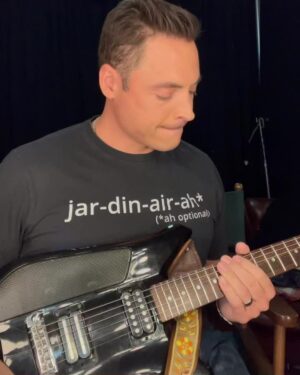 Last one I swearz! 

A little Sultans solo from one of the best ever. 

Again, apologies to all my co-hosts @katieleebiegel @geoffreyzakarian… | By Jeff Mauro | Facebook