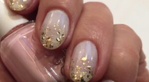 Giada DeLaurentiis on Instagram: “Sparkly holiday party nails…
Thx @essiepolish for the inspiration!
#photobyJade” | Holiday party nails, Nails, Nail art