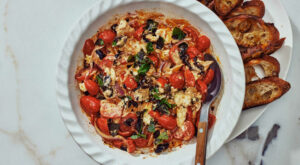 Baked Feta Dip With Spicy Tomatoes and Honey Recipe