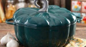 The Pioneer Woman 4-Quart Timeless Gourds Enameled Cast Iron Dutch Oven, Multiple Colors… | Pioneer woman dishes, Pioneer woman kitchen, Pioneer woman kitchen decor