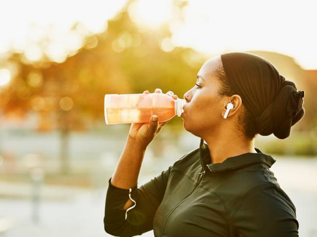6 Best Electrolyte Drinks, According to a Certified Athletic Trainer