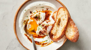 Creamy, Spicy Poached Eggs for an Easy Sunday Morning