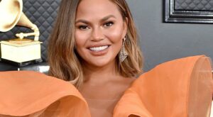 Chrissy Teigen Posts Sweet Video of Her Four Kids All Wearing Matching Outfits – AOL