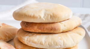 This Delicious 5-Ingredient Pita Bread Recipe Is Easy Enough for First-Time Bakers – Well+Good