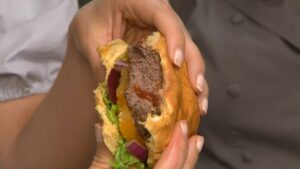 The Best Way to Cook Your Burgers This Fourth of July, According to Some Chefs – Inside Edition