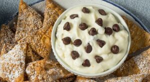 This 5-Ingredient Sweet Cannoli Dip Recipe May Transport You to Italy | Desserts | 30Seconds Food