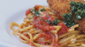 How to Make Michael Symon’s Spaghetti with Quick Pesto Tomato Sauce | This vibrant pesto + grilled tomato sauce combo is “literally a thousand times better than anything you can buy in a jar” – Michael D. Symon 🤩🥫 

Watch a… | By Food Network | Facebook