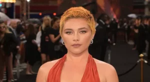 Welcome to “Flo-ver town”: Florence Pugh in love with her Guy Fieri-like ‘do
