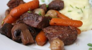 Slow Cooker Beef Bourguignon | Recipe | Slow cooker beef, Crockpot recipes easy, Beef bourguignon slow cooker
