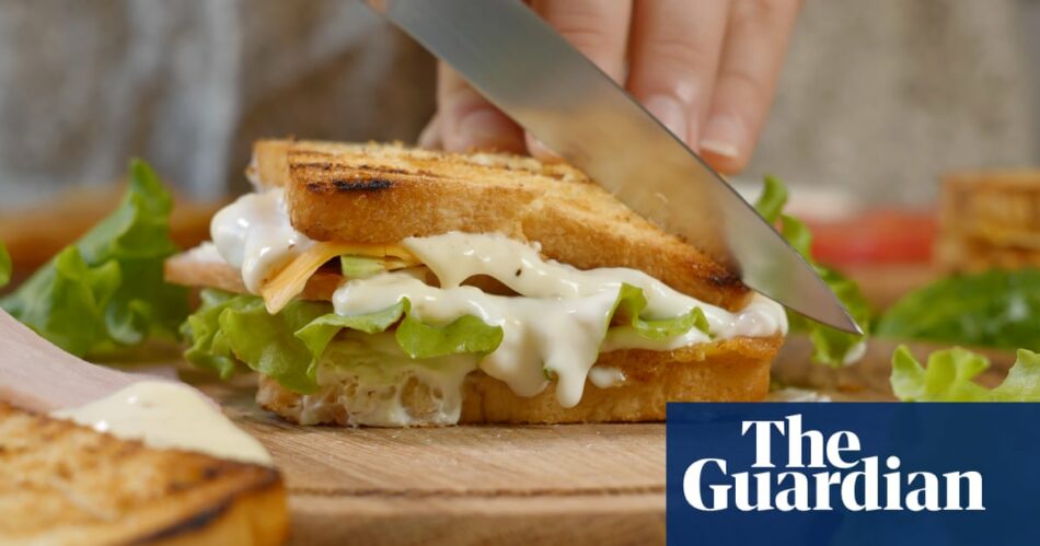 Secret restaurant costs: is it outrageous to charge €2 to cut a sandwich in half?