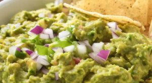 Easy and Flavorful Homemade Guacamole Recipe