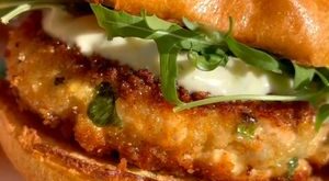 Perfect Salmon Burgers | These salmon burgers are SO perfect, it’s literally in the recipe name 🌟🌟 Get the recipe for 5-star Perfect Salmon Burgers: https://foodtv.com/3KWjdk1… | By Food Network | Facebook