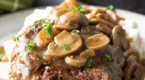 Chopped Steak with Mushroom Gravy Recipe (VIDEO) | Chopped steak recipes, Chopped steak, Easy steak recipes