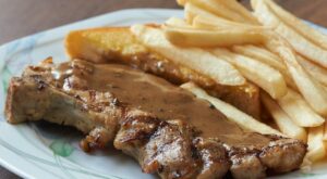 Amish One-Pan Pork Chops Recipe With Homemade Brown Gravy | Amish Recipes | 30Seconds Food