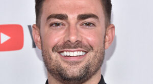 Jonathan Bennett Leans Into The Nostalgia Trend With New Cooking Competition – Exclusive Interview
