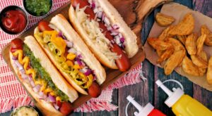 Hot Dog Joint Named Washington’s Best Indie Fast Food Restaurant | 102.5 KZOK