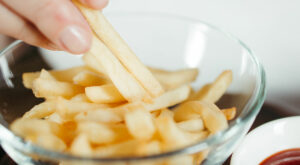 2 Fried Foods That Experts Warn Almost Always Lead To Weight Gain