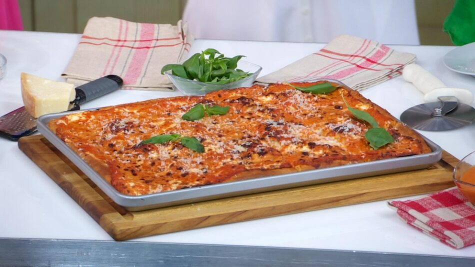 Video Dishing up a sheet-pan pizza alla vodka with Food Network Magazine