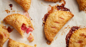Rhubarb Hand Pies Recipe | Chatelaine