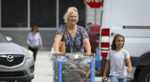 Tampa Bay residents stock up, worry and wait for what Idalia will do