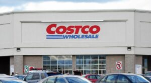 Costco’s Competitive Landscape: Target, Amazon, and Walmart Up Their Game – Costco Wholesale (NASDAQ:COST)