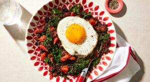 Braised Lentils & Kale with Fried Eggs Makes a 15-Minute High … – EatingWell