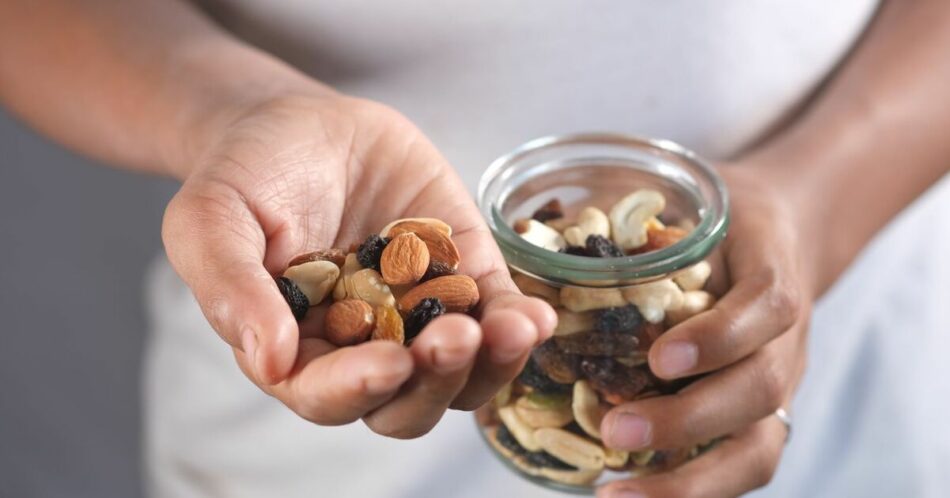 A Handful of Nuts Daily Could Reduce Depression Risk By 17 … – VegNews