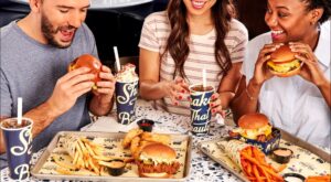 Bobby Flay plans several Colorado burger restaurants – 9News.com KUSA