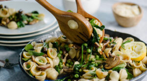 This Simple Basil-Feta Pasta Salad Is Loaded With Protein and Anti-Inflammatory Perks – Well+Good