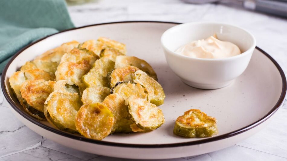 Pickle Chips Are So Much Tastier When They’re Baked With Cheese – Yahoo Movies UK