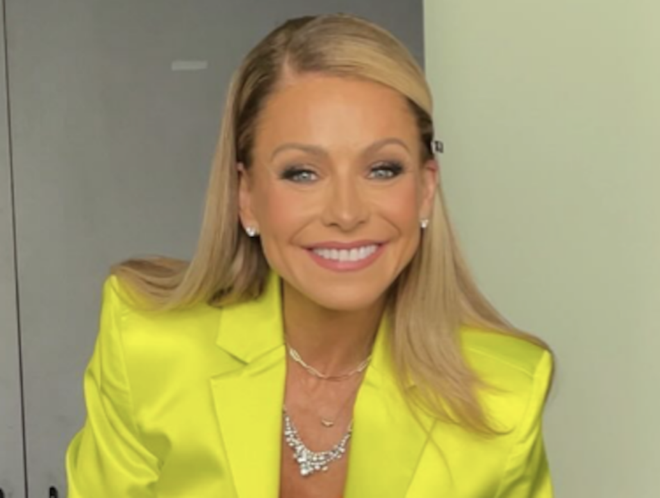 Live Star Kelly Ripa Shares Swimsuit Photo of “Endless Summer”