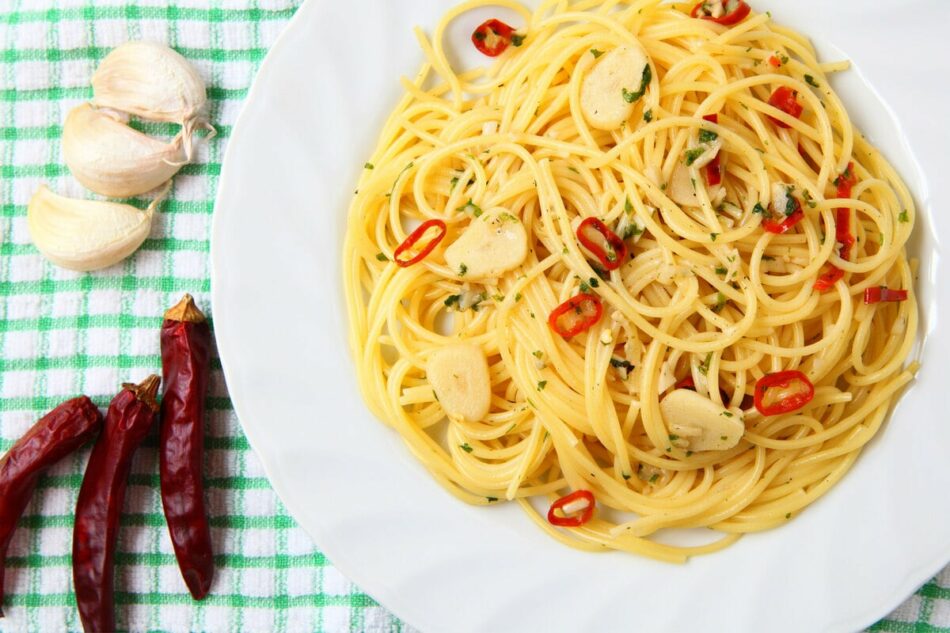 How to make pasta aglio e olio: An easy and authentic recipe