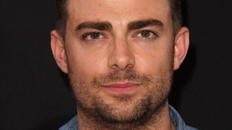 The Most Outlandish Dessert Jonathan Bennett Remembers From Cake Wars – Exclusive