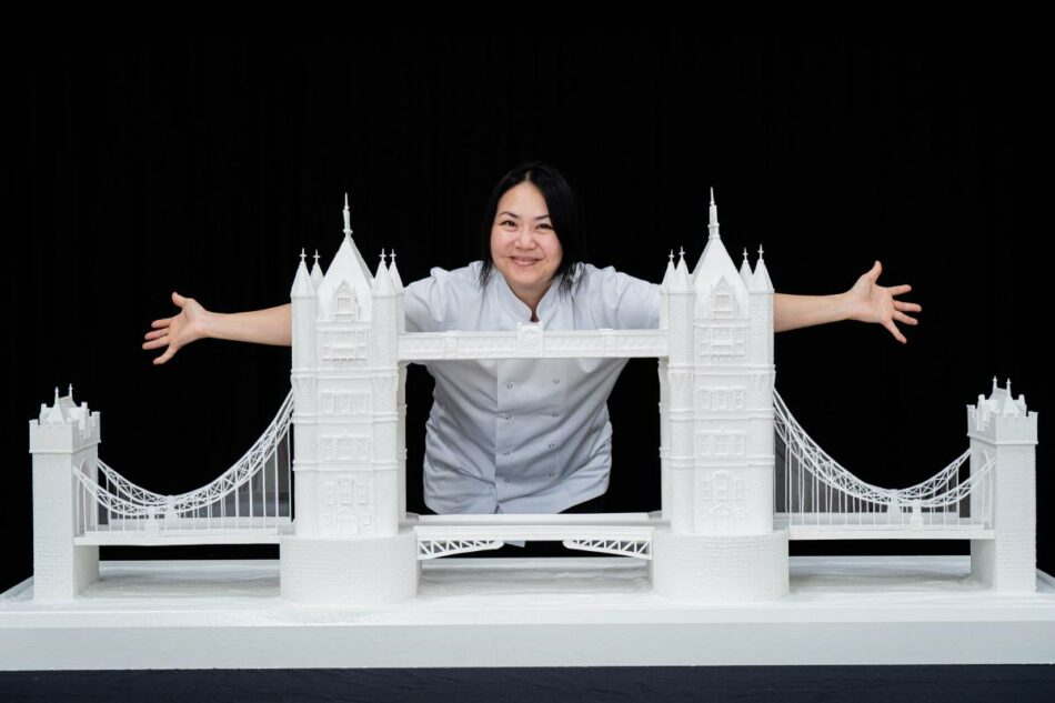 Sussex artist makes Tower Bridge sculpture entirely from 25kg of sugar