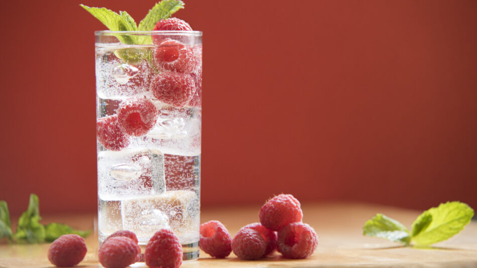 Bubbly Drinks Are The Easy Way To Liven Up Your Fruit – Mashed
