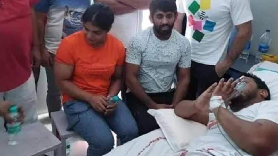 Sakshi Malik, Bajrang Punia meet Chandrashekhar Azad, demand arrest of attackers