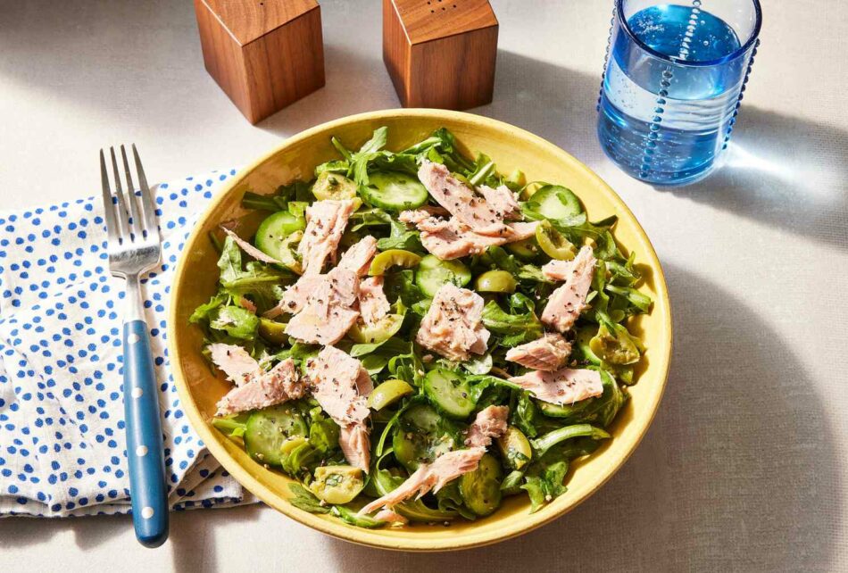 This 15-Minute Arugula & Cucumber Salad with Tuna Is a Light & Simple Dinner Idea
