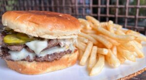 The 27 Absolute Best Burgers In Chicago – Tasting Table