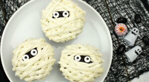 Mummy Cupcakes Will Take Your Halloween Party To The Next Level