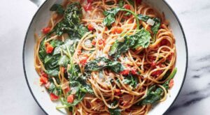One-Pot Pasta With Spinach & Tomatoes