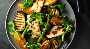 Upgrade Your Salad And Make Croutons Out Of Halloumi Cheese